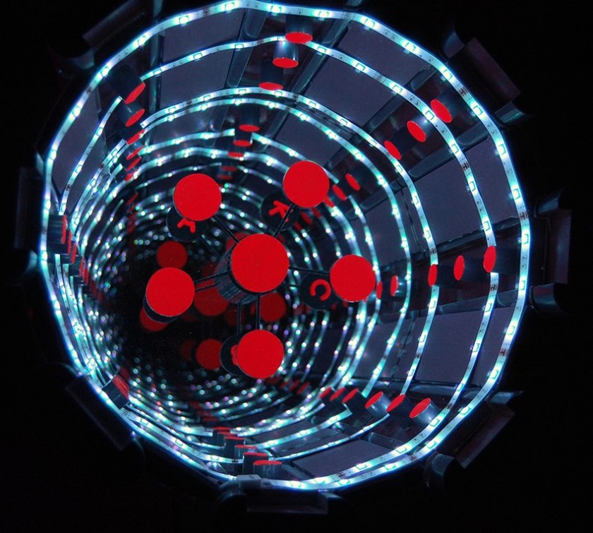 1)thumbnail_The New Space legno dipinto e led cm 28x40x40